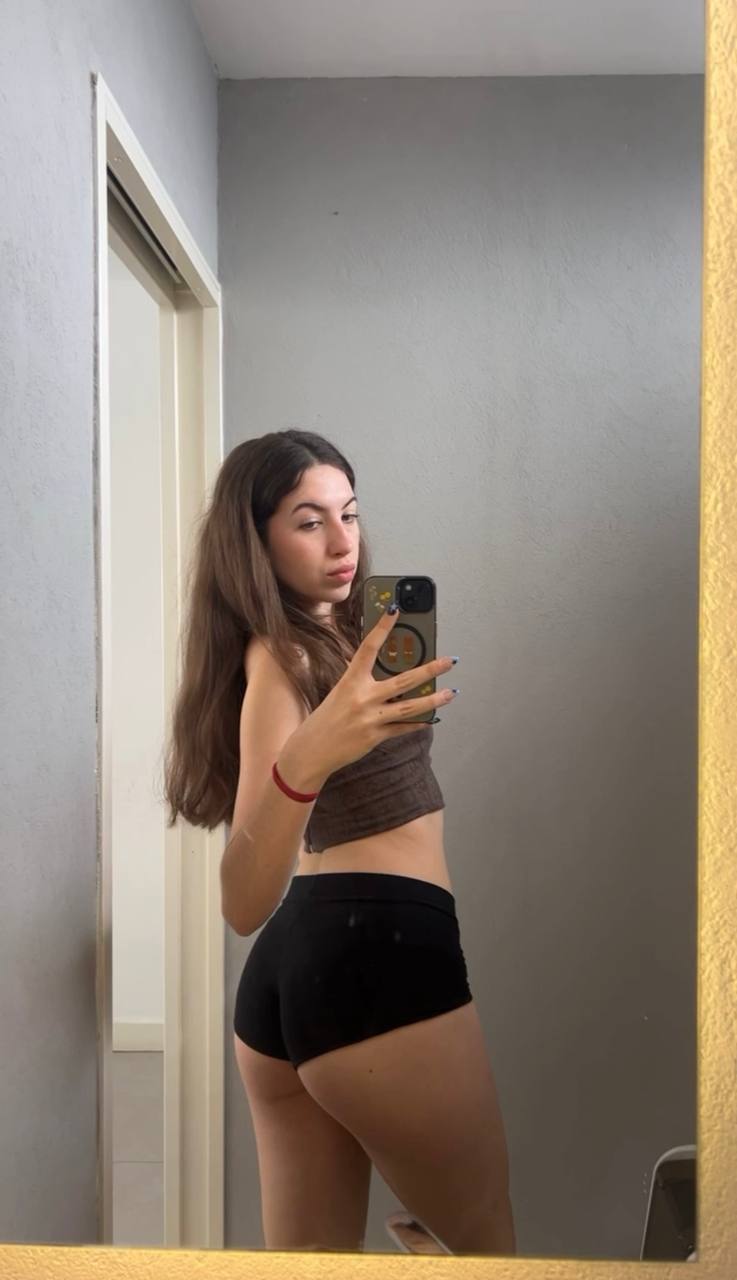 Amber in her underwear in Yushu