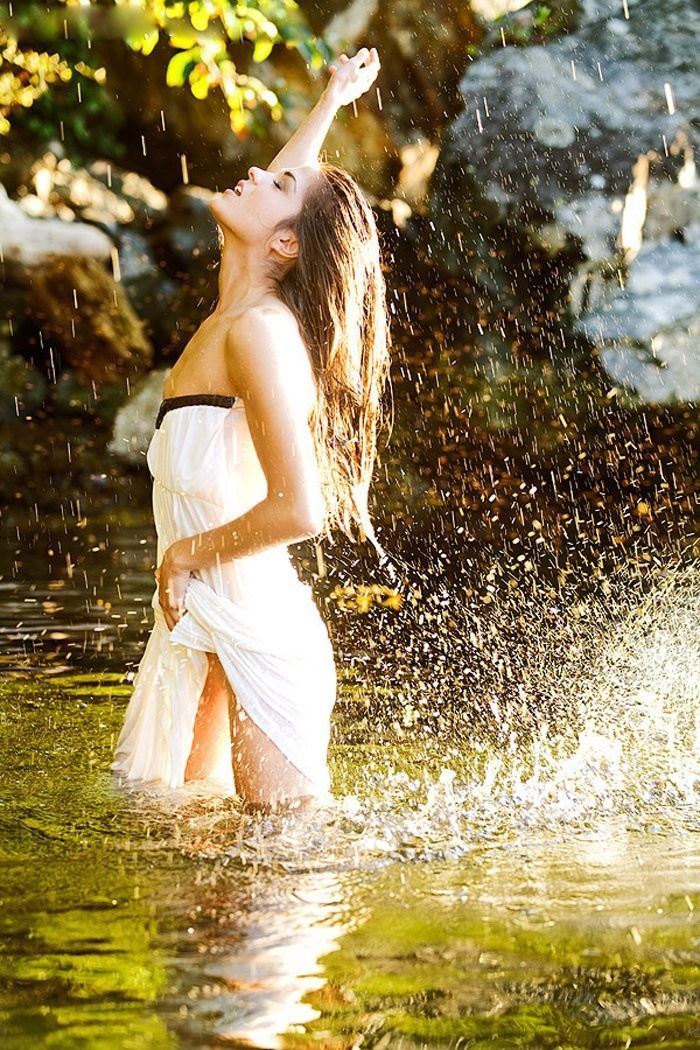 Marie Avgeropoulos in Yushu