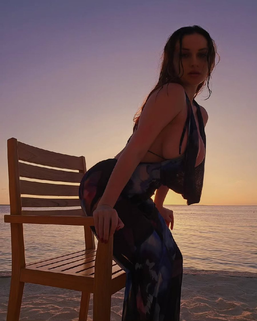 Sexy girl Miranda Faith nude in Yushu