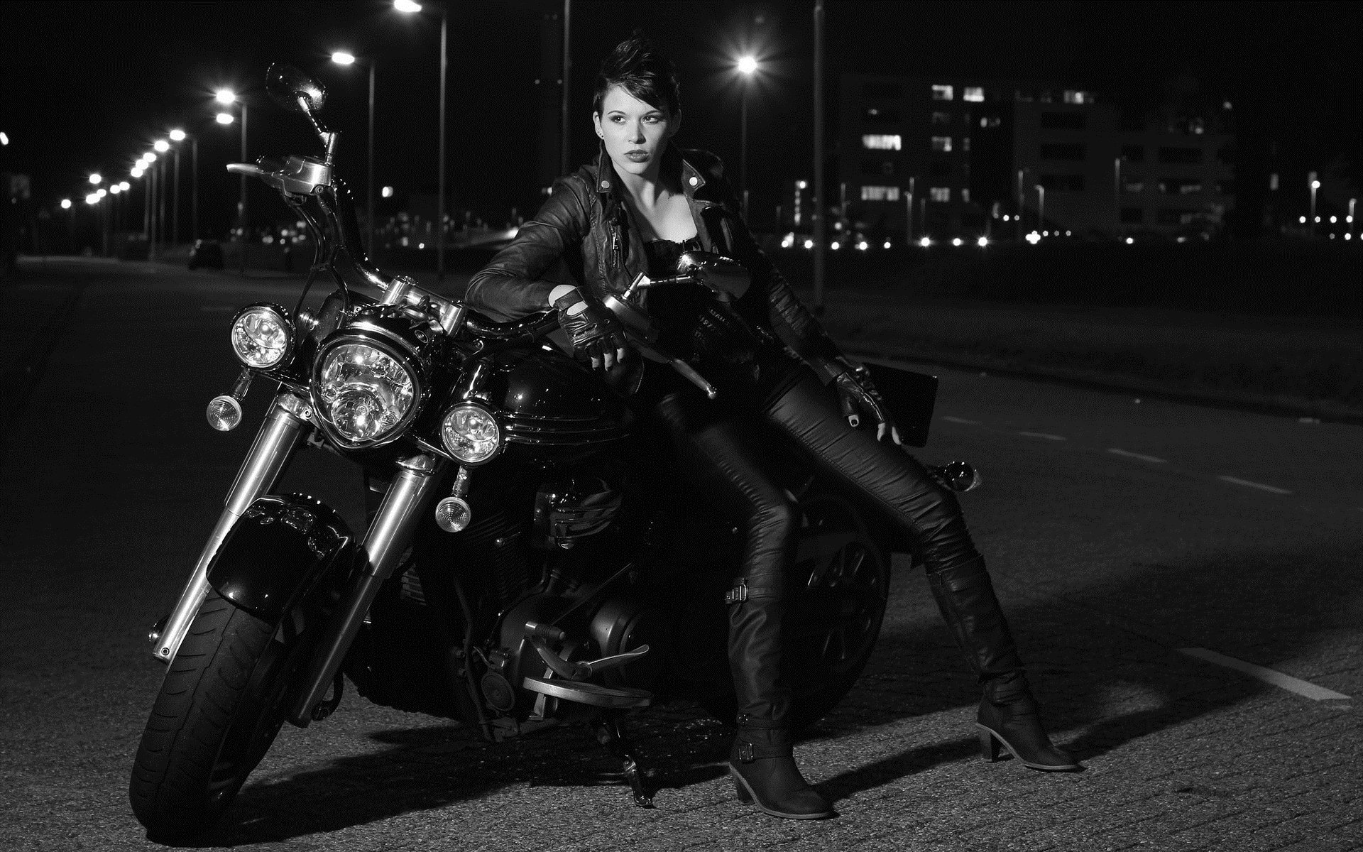 Photo Beautiful girls and motorcycles in Yushu