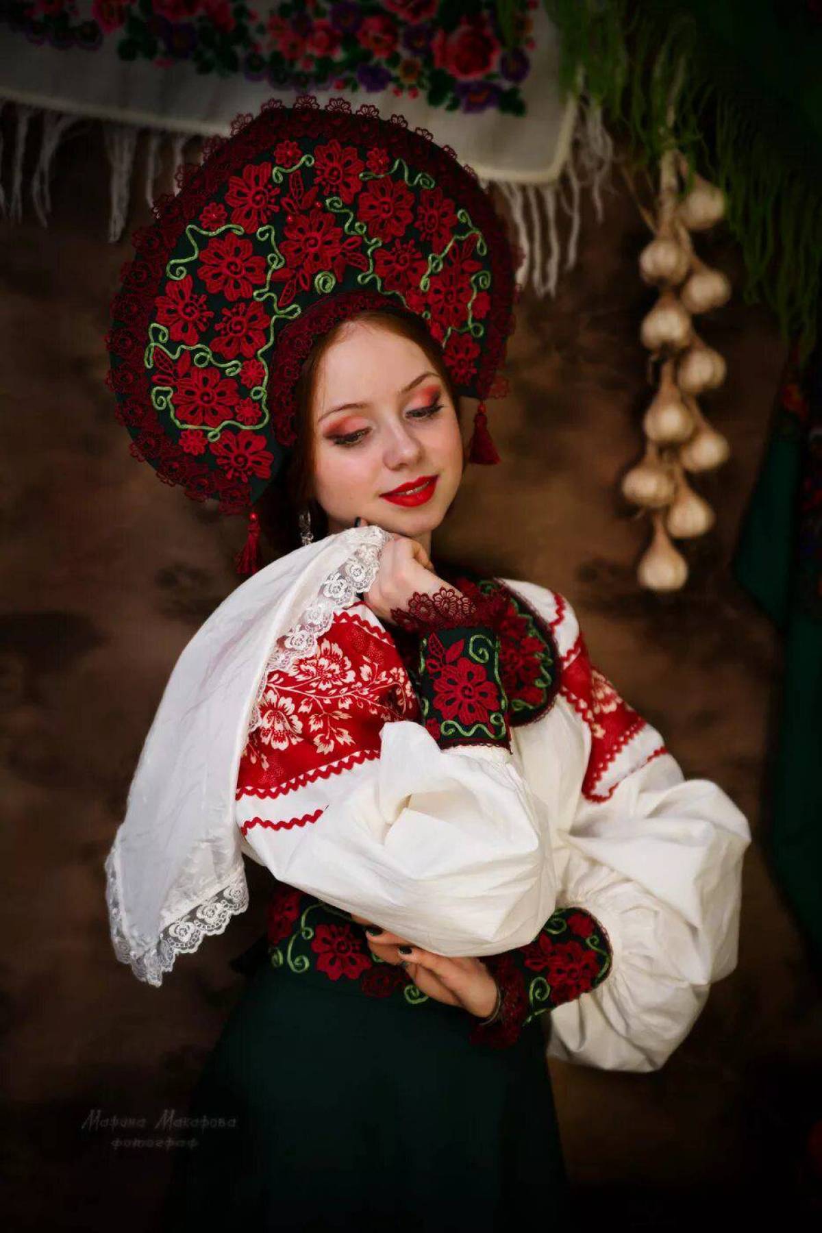 Women in Slavic costumes underwear in Yushu
