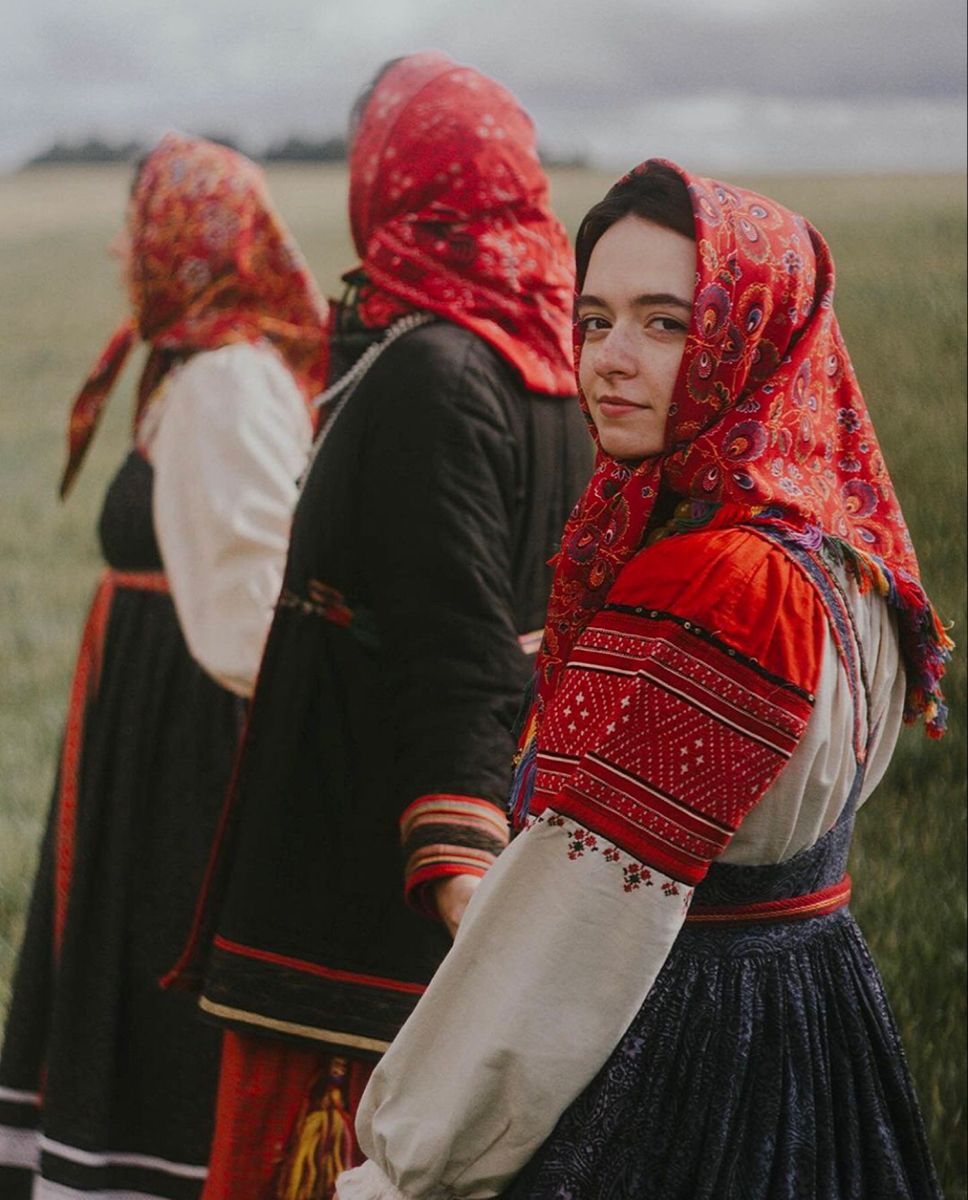 Women in Slavic costumes in Yushu