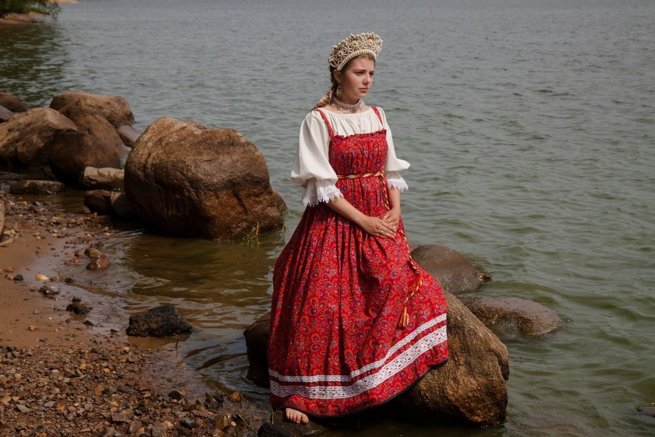 Women in Slavic costumes in Yushu