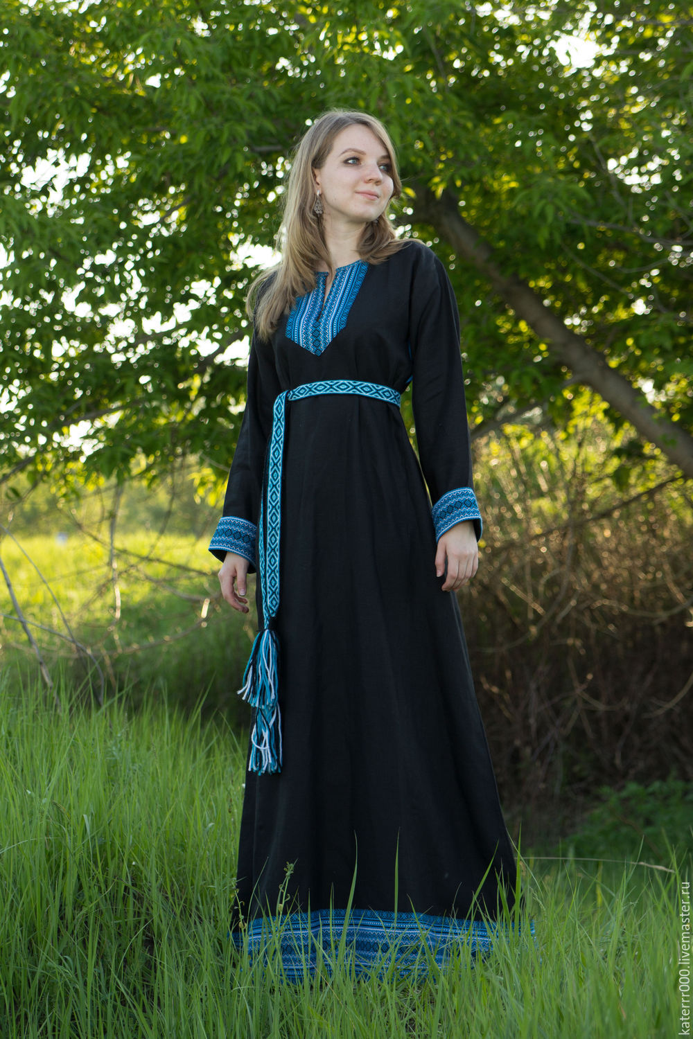 Women in Slavic costumes in Yushu
