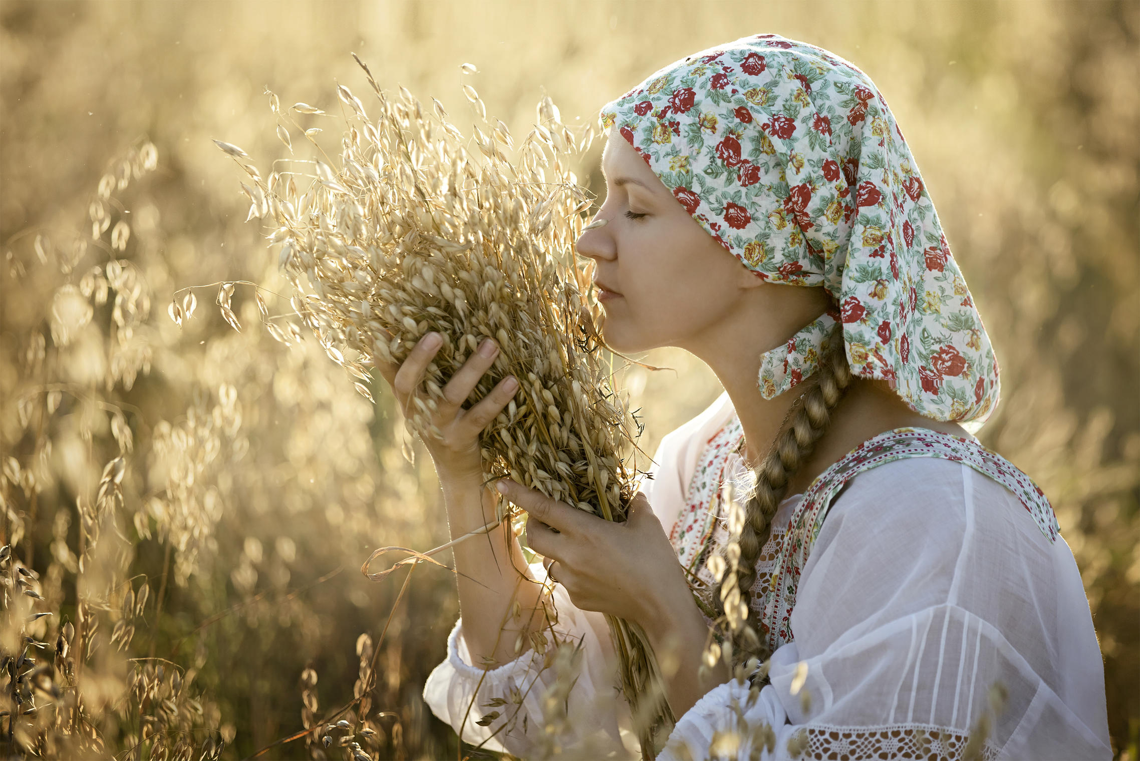 Photo Women in Slavic costumes in Yushu