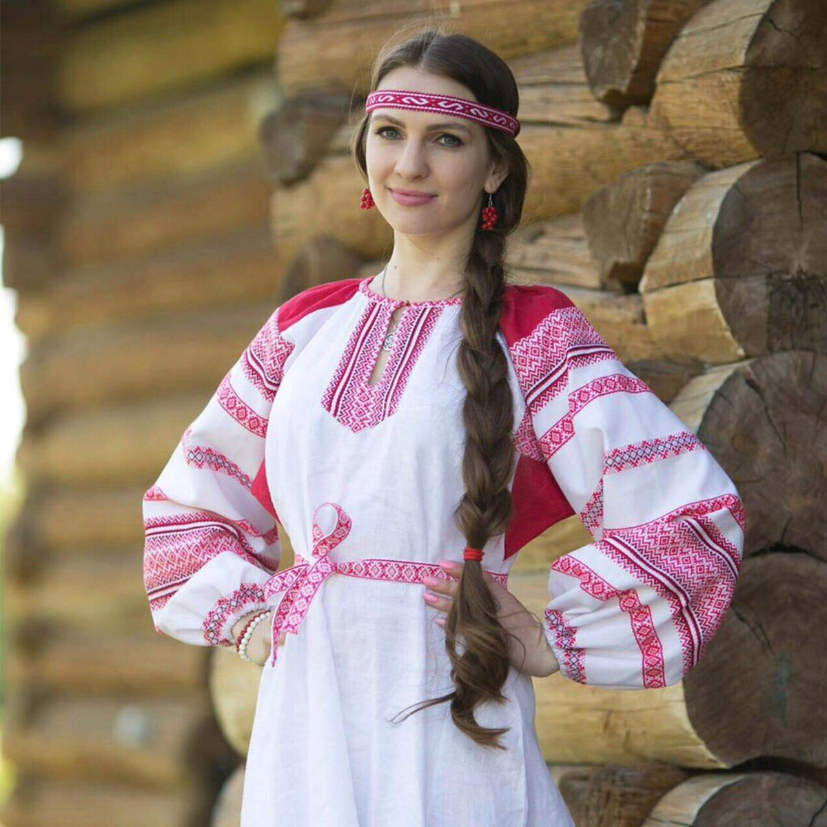 Girls in Slavic costumes in Yushu