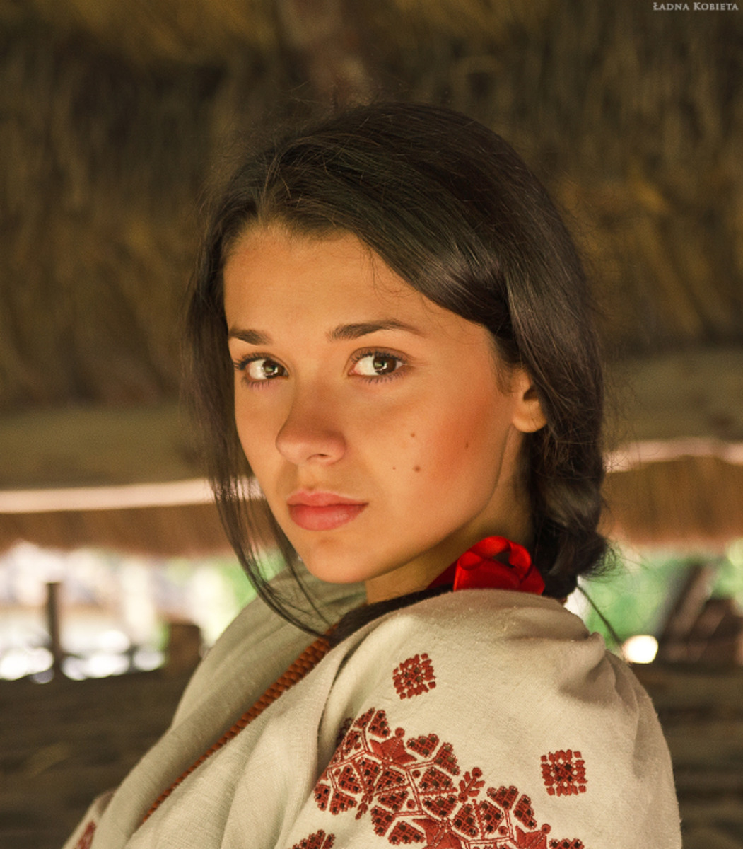 Girls in Slavic costumes in Yushu