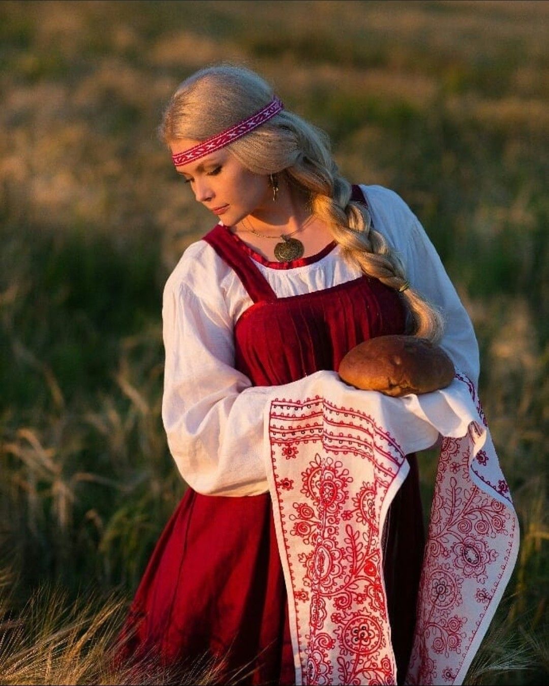 Girls in Slavic costumes in Yushu