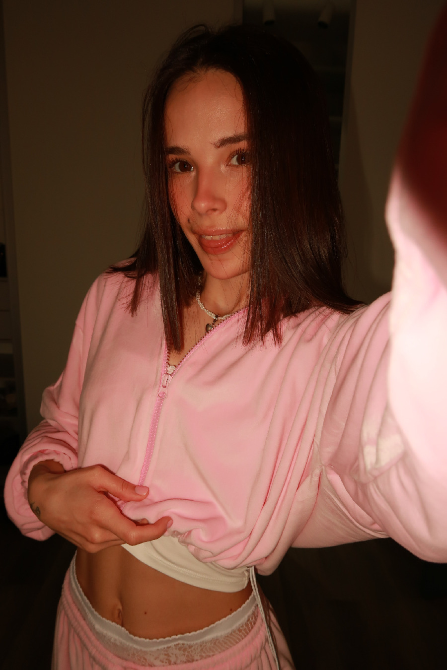 Tina brings the glow — live moments in Yushu